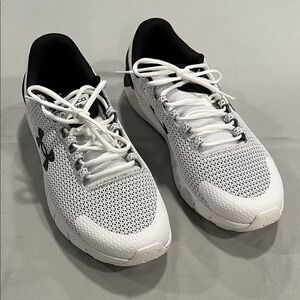 Under Armour Men's Black and White Athletic Shoes